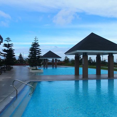 Cozy Family Suite With Stunning View Of Taal タガイタイ エクステリア 写真