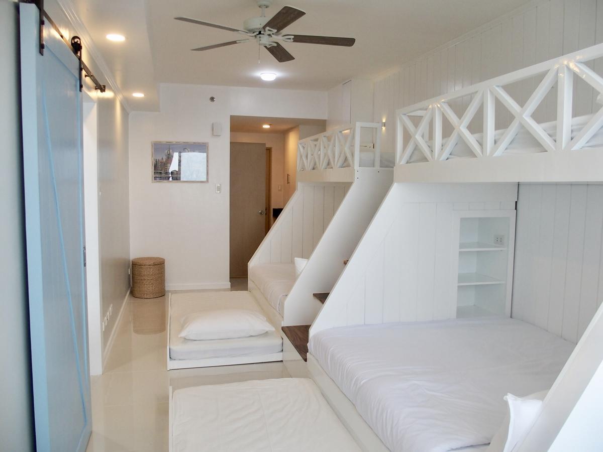 Cozy Family Suite With Stunning View Of Taal タガイタイ エクステリア 写真