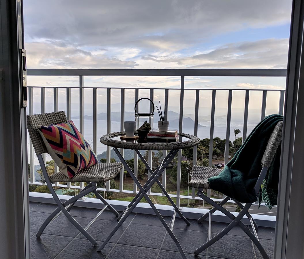 Cozy Family Suite With Stunning View Of Taal タガイタイ エクステリア 写真
