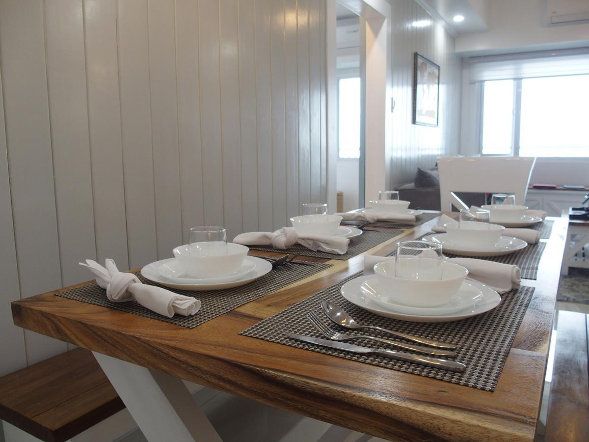 Cozy Family Suite With Stunning View Of Taal タガイタイ エクステリア 写真